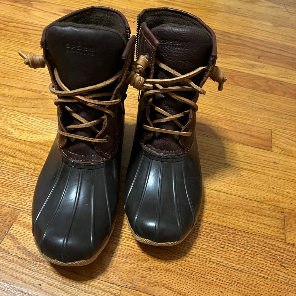 Women’s size 9 great condition just don’t wear